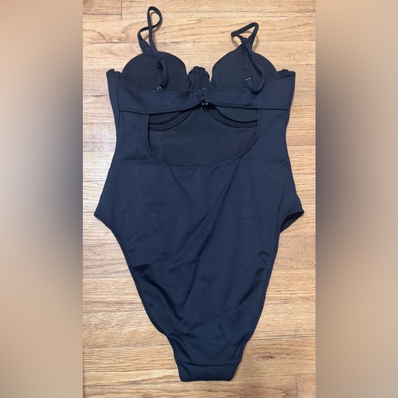 Good American Good Compression Show Up One Piece - Picture 6 of 9